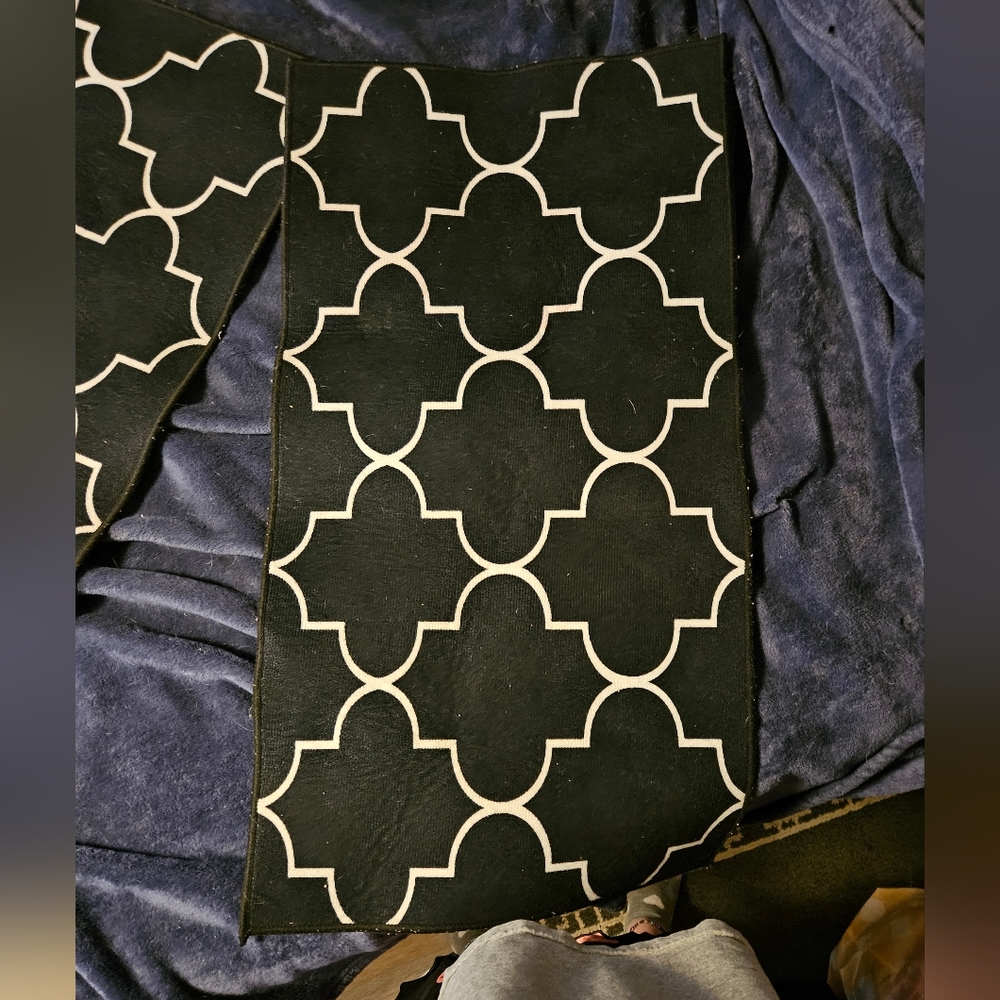 COPY - Rugs - Picture 2 of 3
